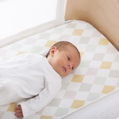 olli ella harlequin sheet for bednest with baby